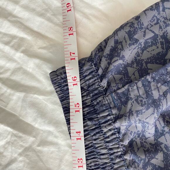 Duluth Trading Co. Dark Blue Floral Print Go-Go Elastic Waist Shorts Size Large - Picture 3 of 9